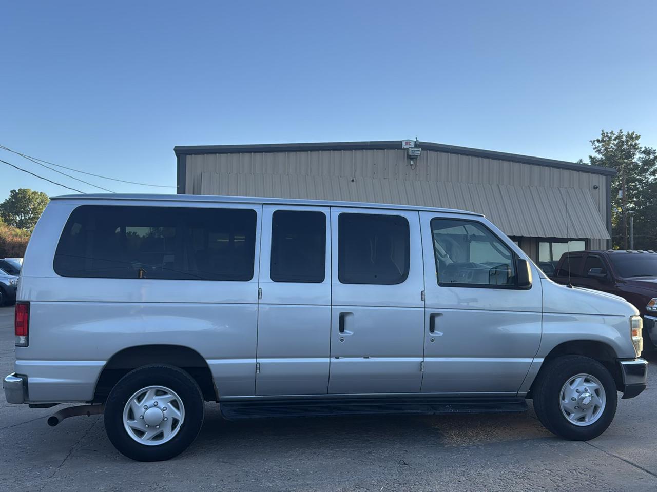 Ford Econoline E-350 XL Super Duty 2014
