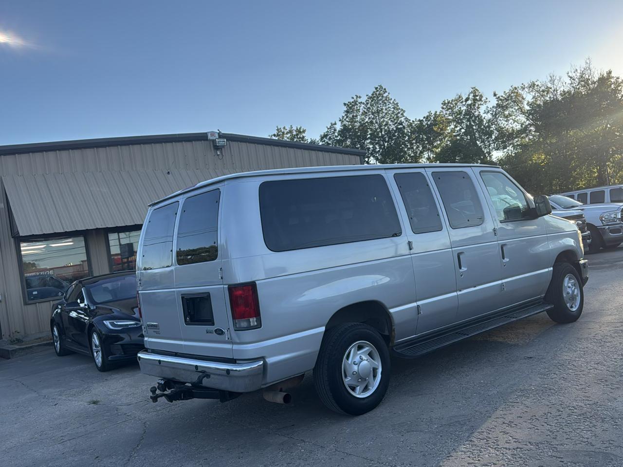 Ford Econoline E-350 XL Super Duty 2014