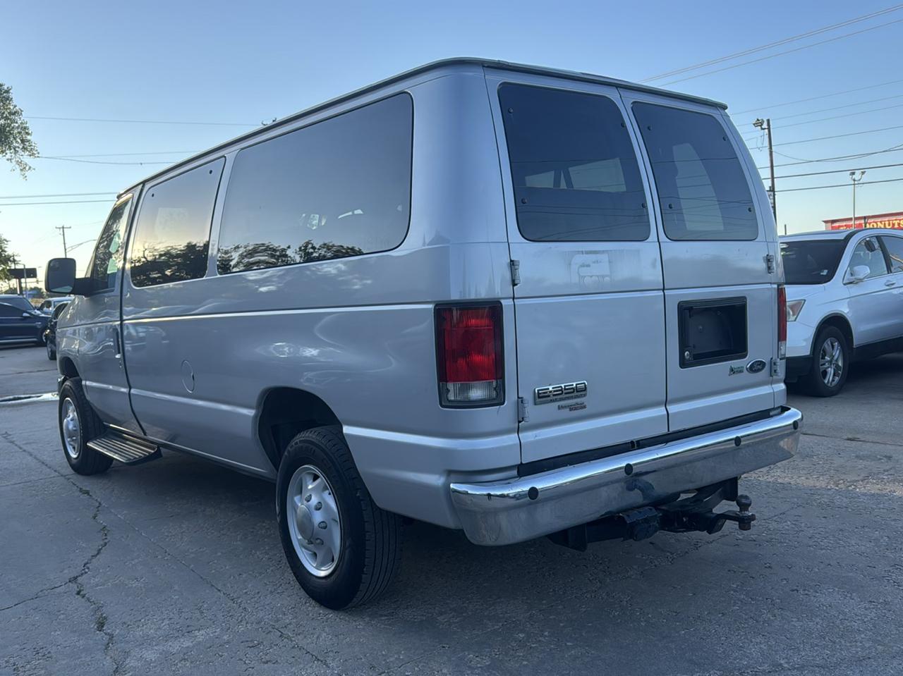 Ford Econoline E-350 XL Super Duty 2014