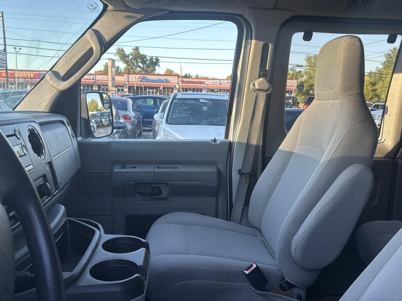 Ford Econoline E-350 XL Super Duty 2014