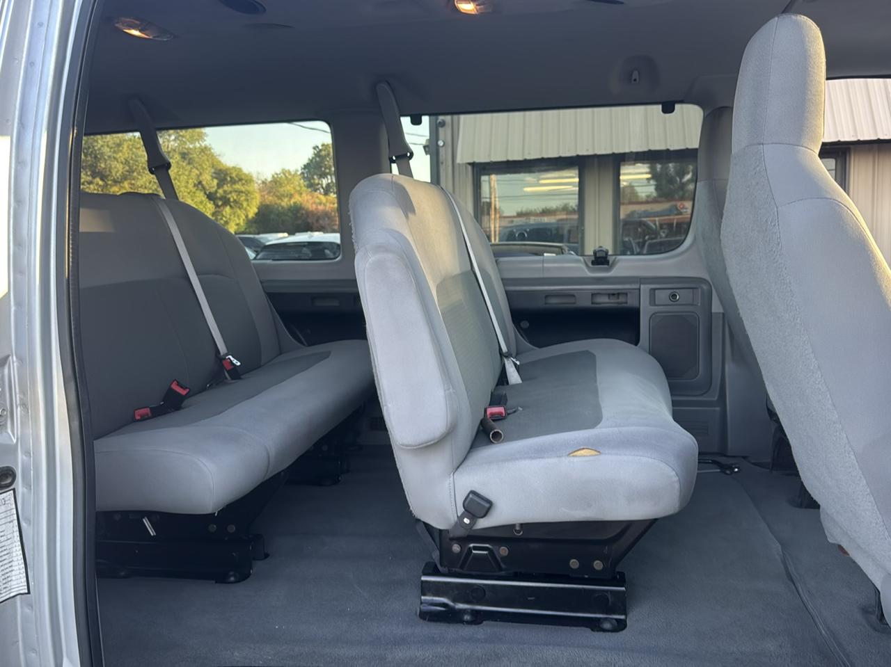 Ford Econoline E-350 XL Super Duty 2014