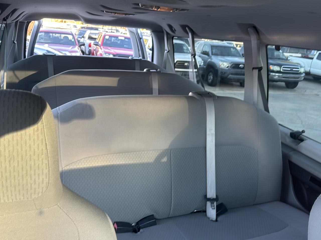 Ford Econoline E-350 XL Super Duty 2014