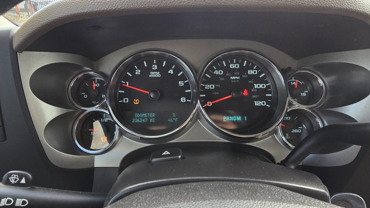 Chevrolet Silverado 2500HD LT Crew Cab 4WD 2012 Chevrolet Silverado 2500HD LT Crew Cab 4WD 2012