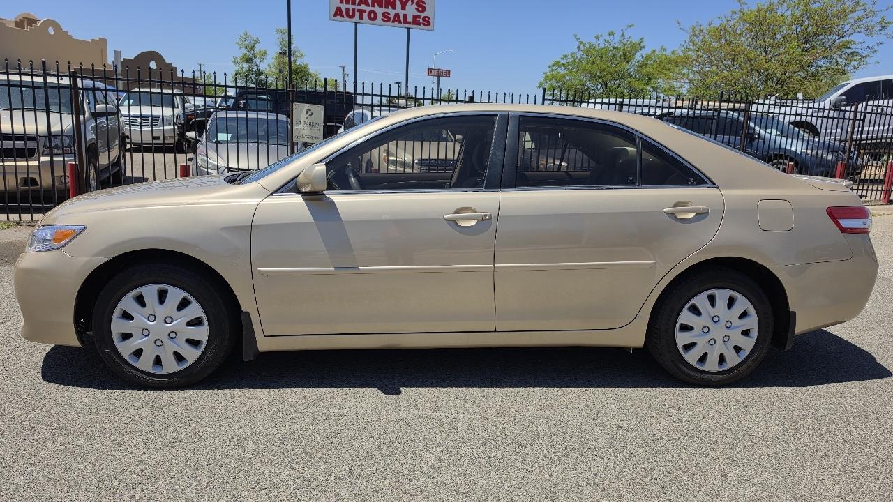 Toyota Camry SE 6-Spd MT 2010