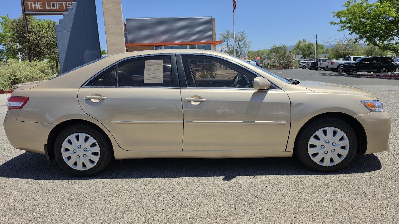 Toyota Camry SE 6-Spd MT 2010