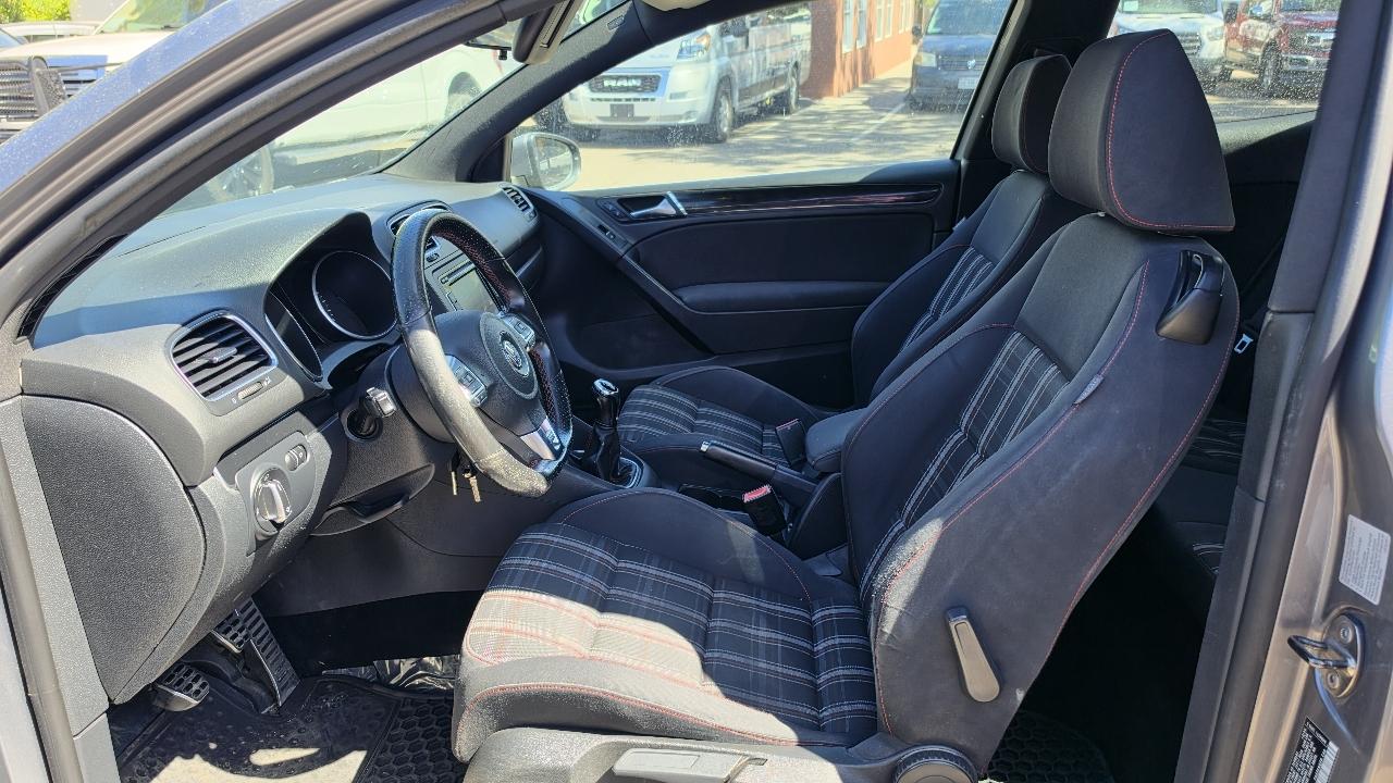 Volkswagen GTI 2.0T Coupe PZEV 2010