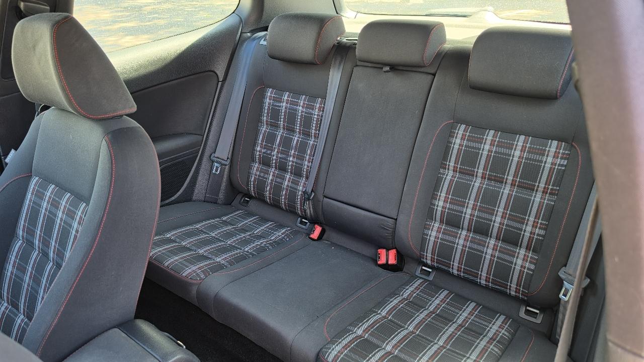 Volkswagen GTI 2.0T Coupe PZEV 2010
