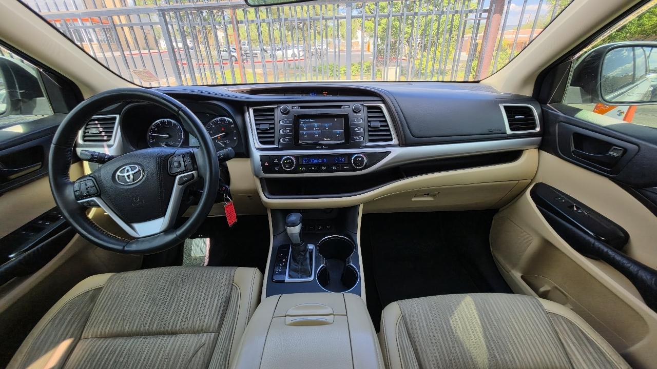 Toyota Highlander LE AWD V6 2015