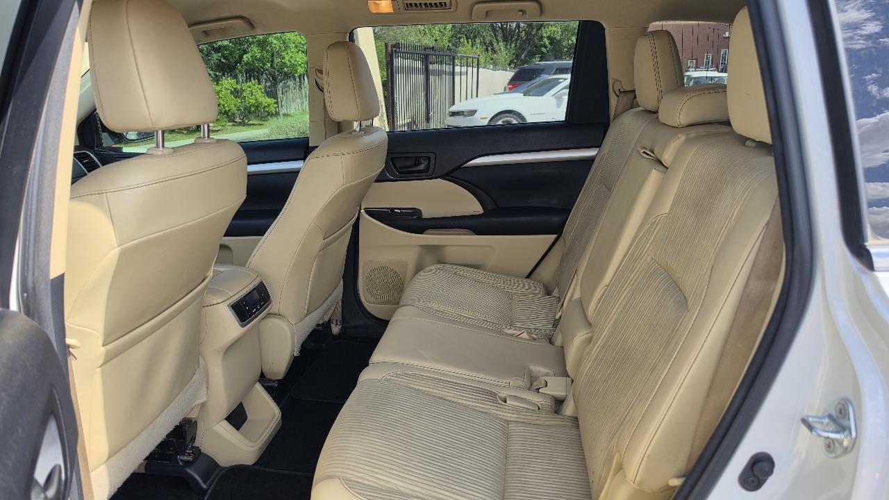 Toyota Highlander LE AWD V6 2015