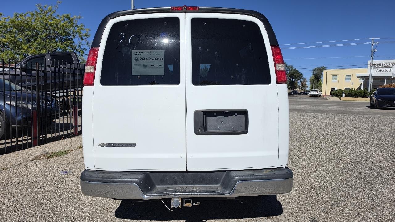 Chevrolet Express photo 3