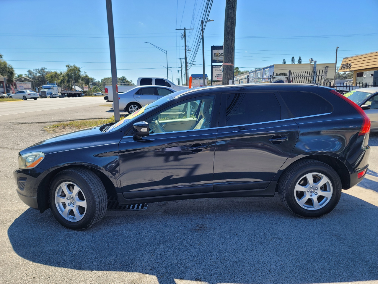 Volvo XC60 4dr 3.2L R-Design 2011 Volvo XC60 4dr 3.2L R-Design 2011