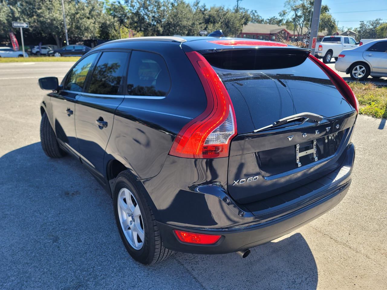 Volvo XC60 4dr 3.2L R-Design 2011 Volvo XC60 4dr 3.2L R-Design 2011