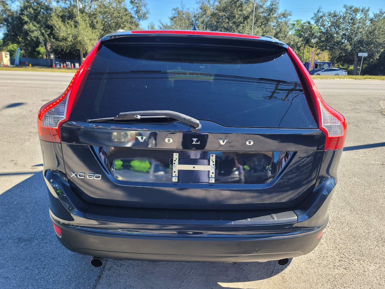 Volvo XC60 4dr 3.2L R-Design 2011 Volvo XC60 4dr 3.2L R-Design 2011