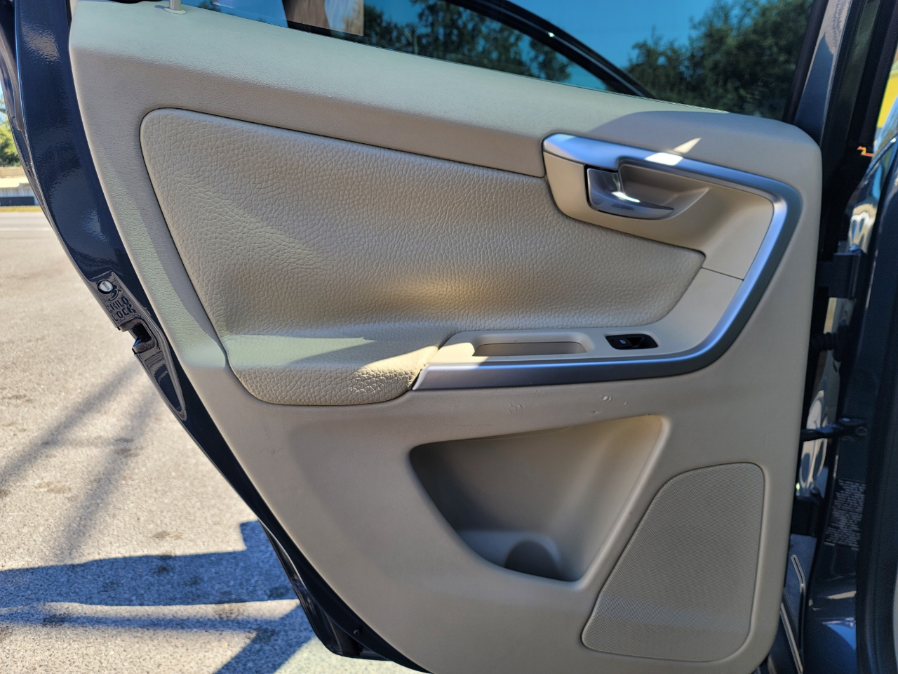 Volvo XC60 4dr 3.2L R-Design 2011 Volvo XC60 4dr 3.2L R-Design 2011