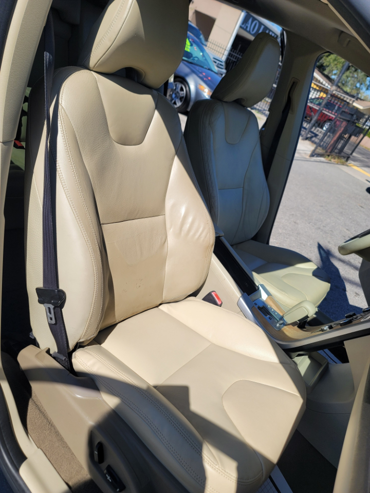 Volvo XC60 4dr 3.2L R-Design 2011 Volvo XC60 4dr 3.2L R-Design 2011