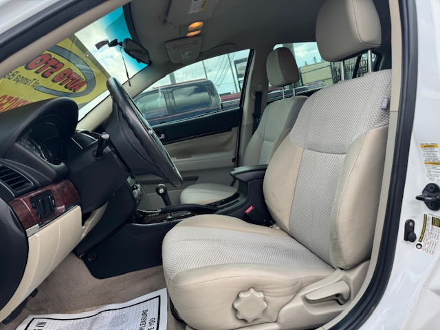 Mitsubishi Galant ES 2012