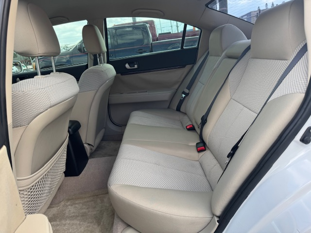 Mitsubishi Galant ES 2012