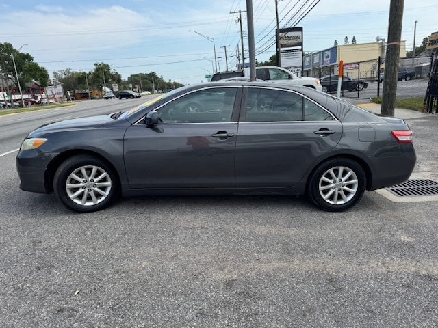 Toyota Camry XLE 6-Spd AT 2011