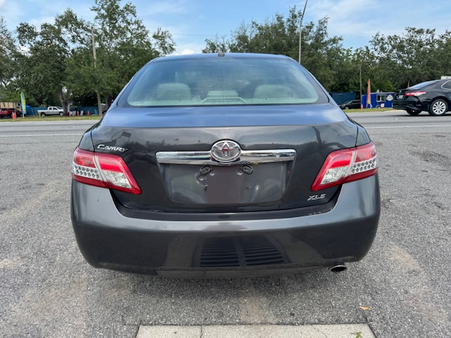 Toyota Camry XLE 6-Spd AT 2011