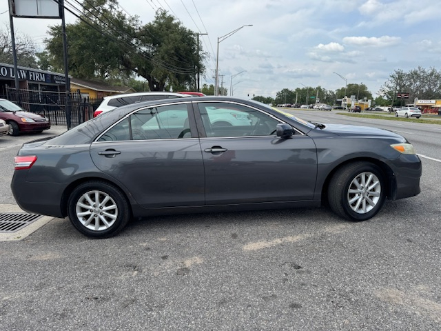 Toyota Camry XLE 6-Spd AT 2011