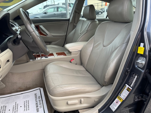 Toyota Camry XLE 6-Spd AT 2011