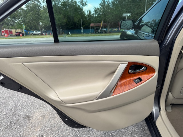 Toyota Camry XLE 6-Spd AT 2011