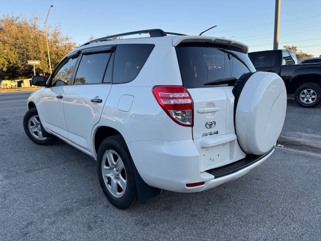 Toyota RAV4 Base I4 2WD 2011