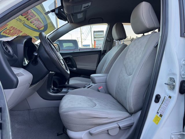 Toyota RAV4 Base I4 2WD 2011