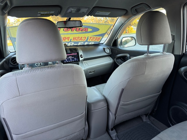 Toyota RAV4 Base I4 2WD 2011