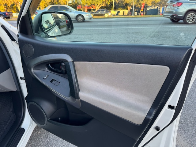 Toyota RAV4 Base I4 2WD 2011