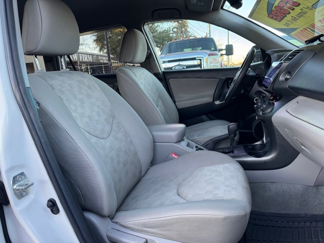 Toyota RAV4 Base I4 2WD 2011