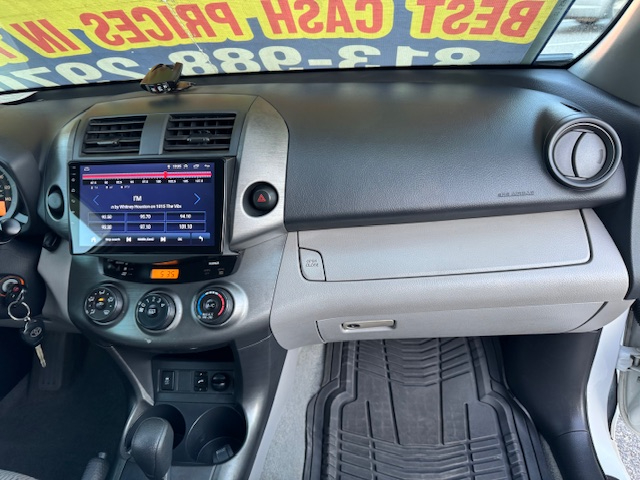Toyota RAV4 Base I4 2WD 2011