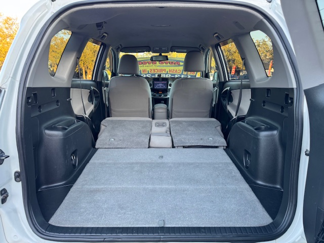 Toyota RAV4 Base I4 2WD 2011