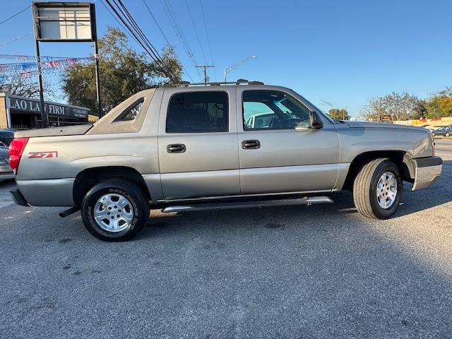 Chevrolet Avalanche 1500 4WD 2003