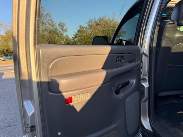 Chevrolet Avalanche 1500 4WD 2003