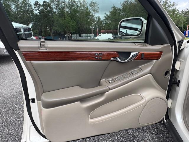 Cadillac DeVille Sedan 2002