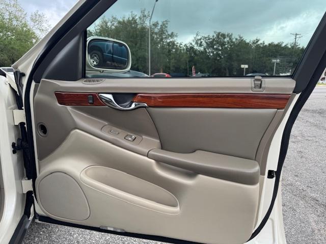 Cadillac DeVille Sedan 2002