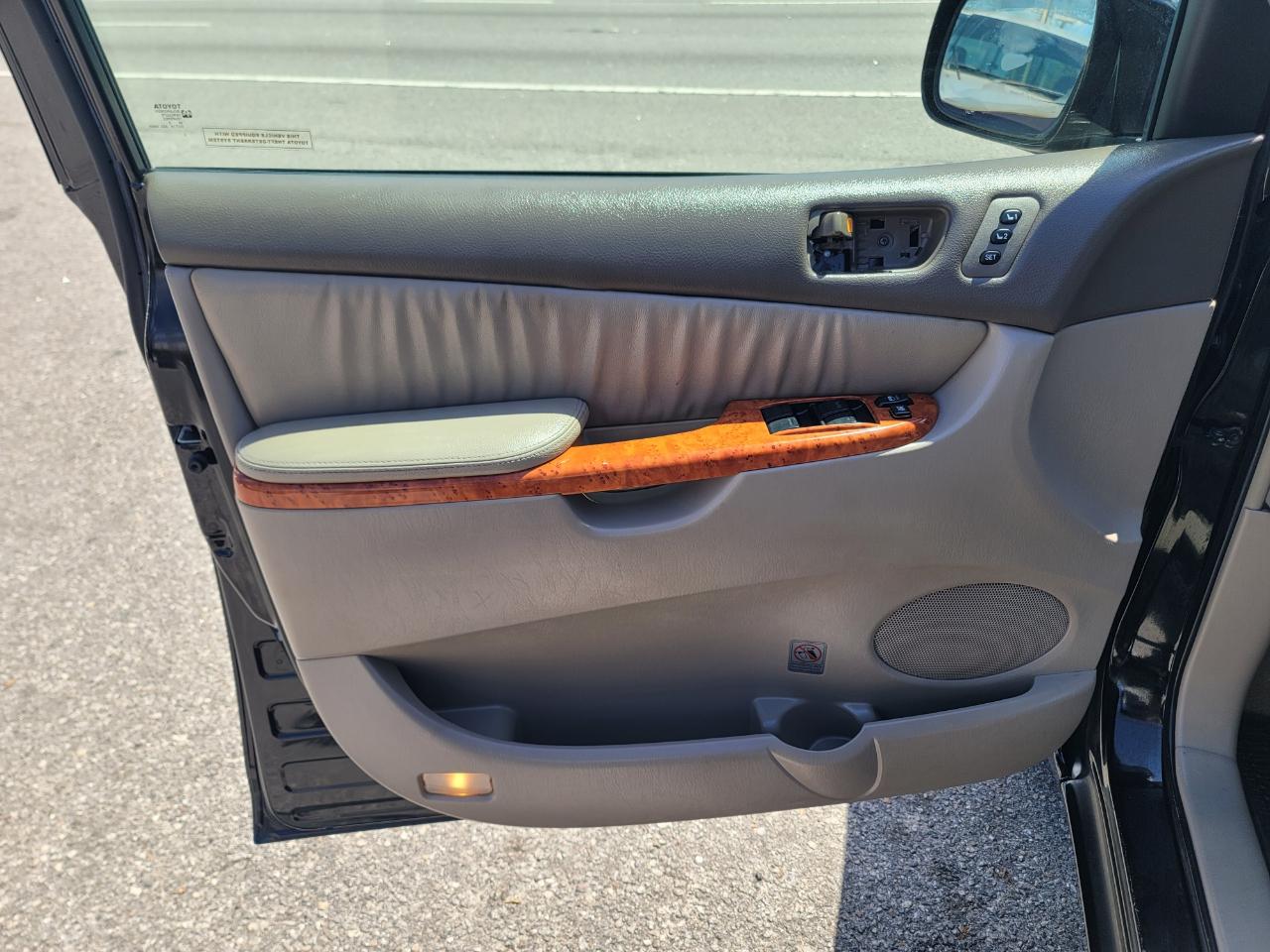 Toyota Sienna XLE Limited 7-Passenger 2008