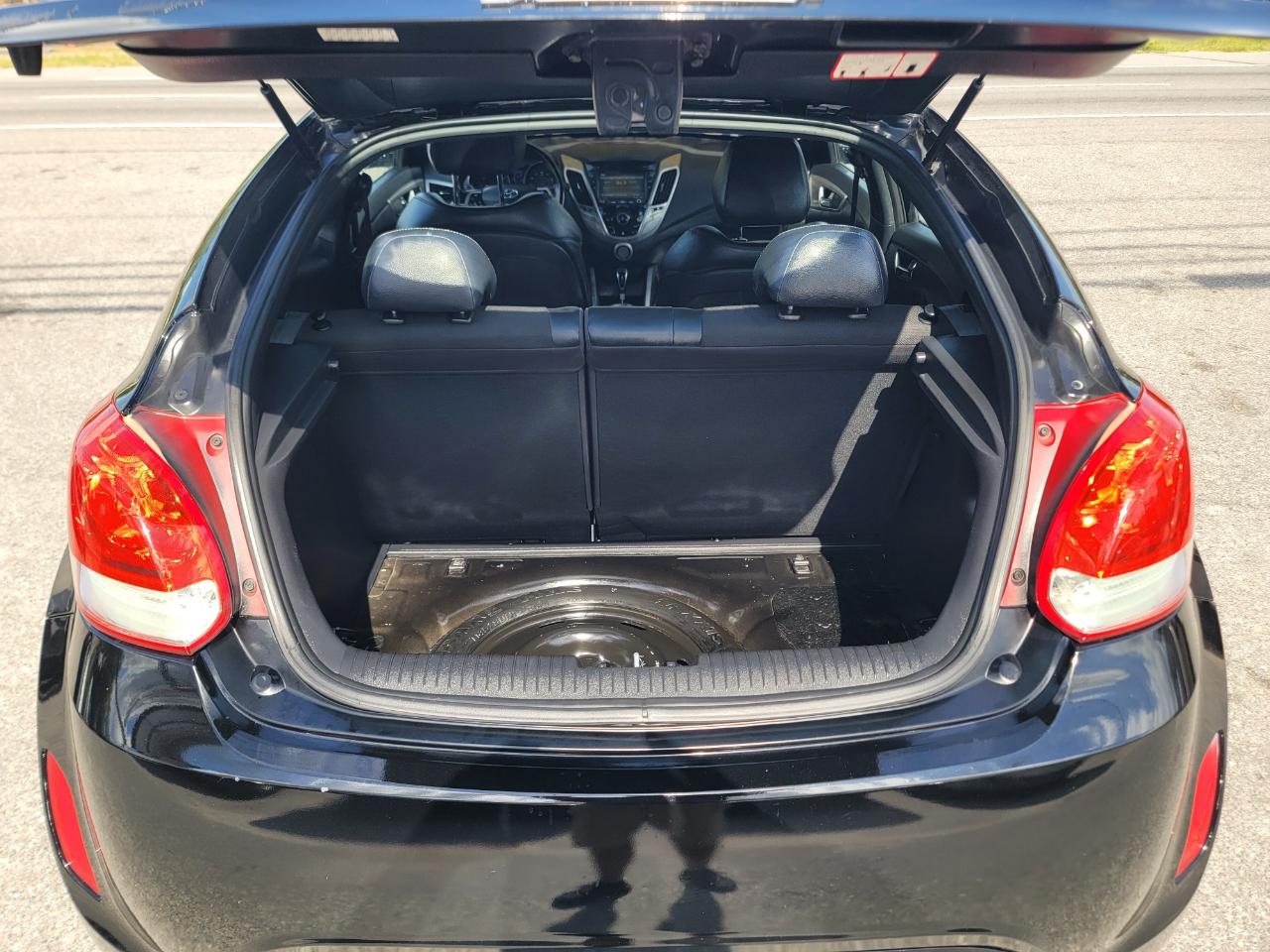 Hyundai Veloster Base 3D Coupe 2016