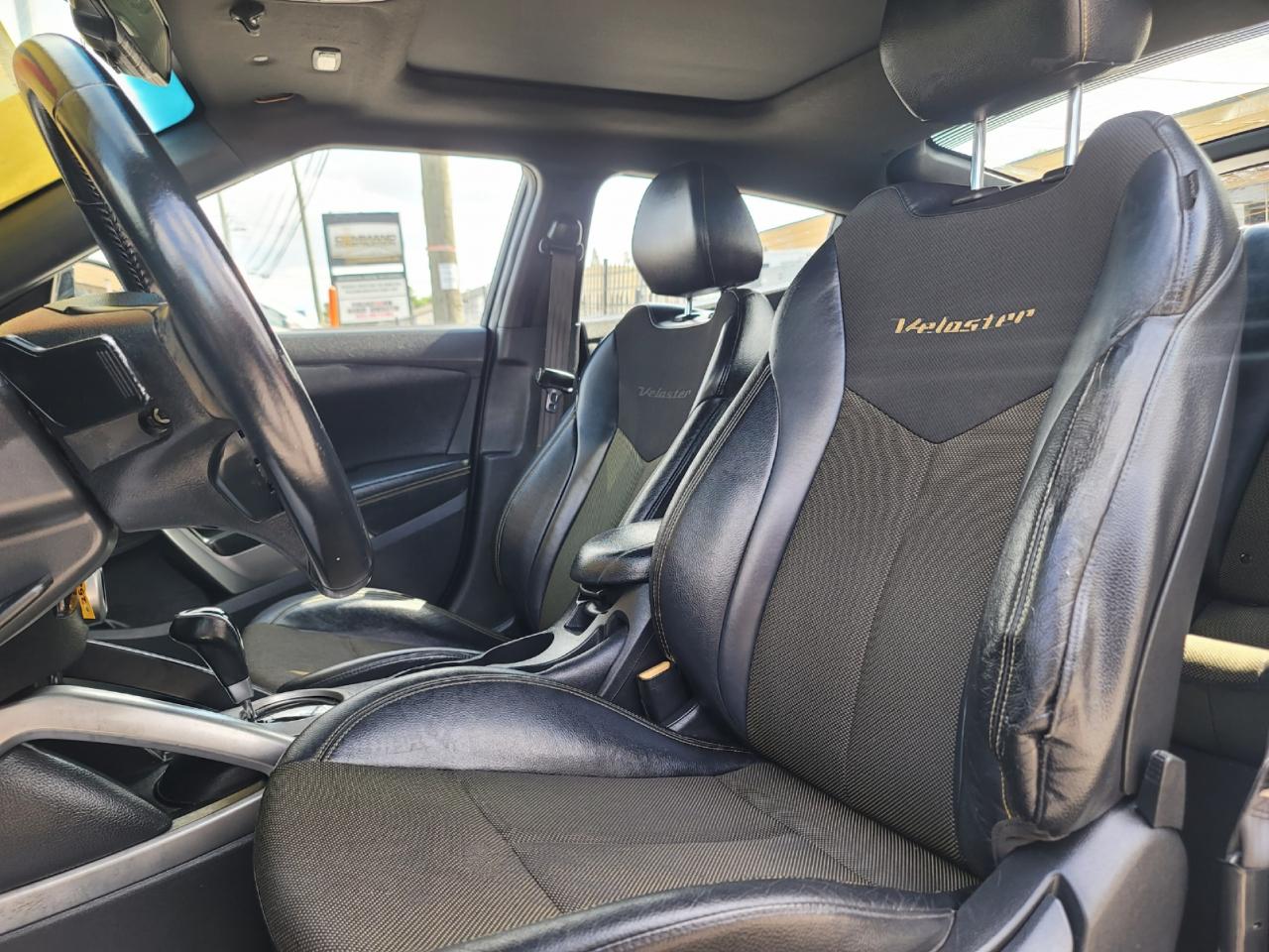 Hyundai Veloster Base 3D Coupe 2016