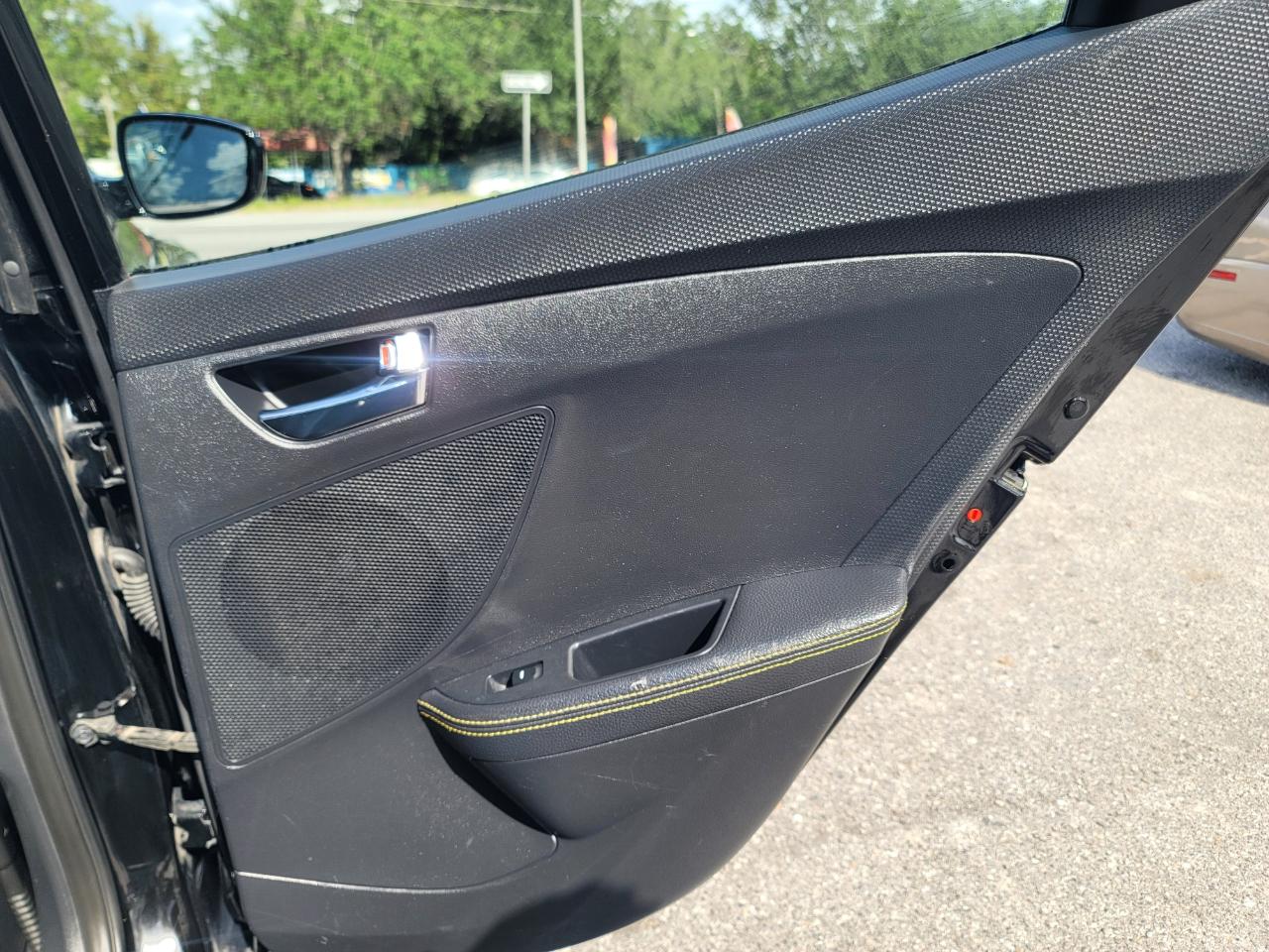 Hyundai Veloster Base 3D Coupe 2016