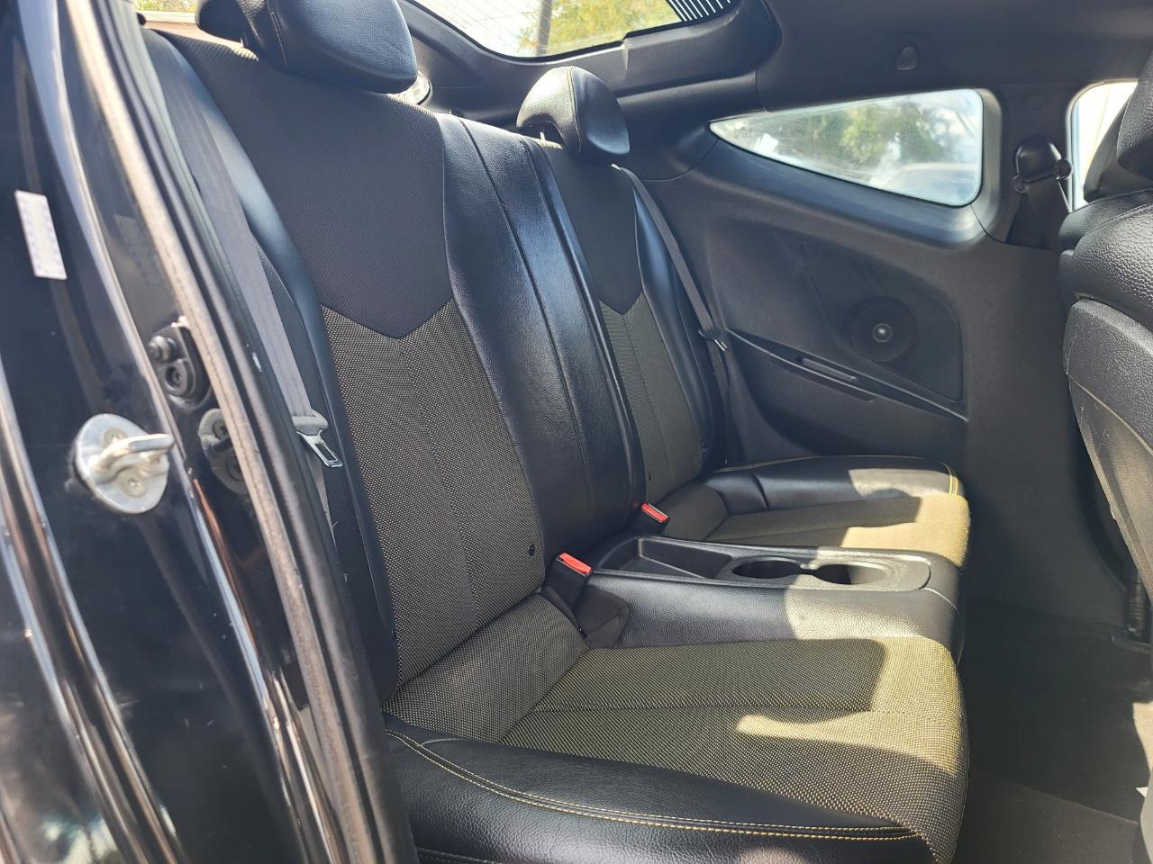 Hyundai Veloster Base 3D Coupe 2016