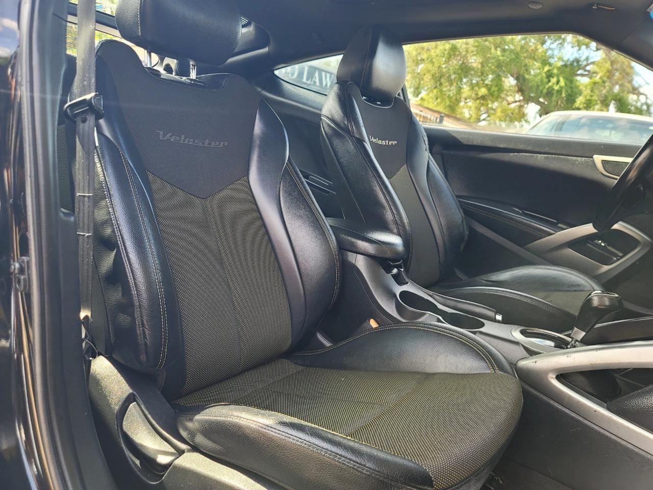 Hyundai Veloster Base 3D Coupe 2016