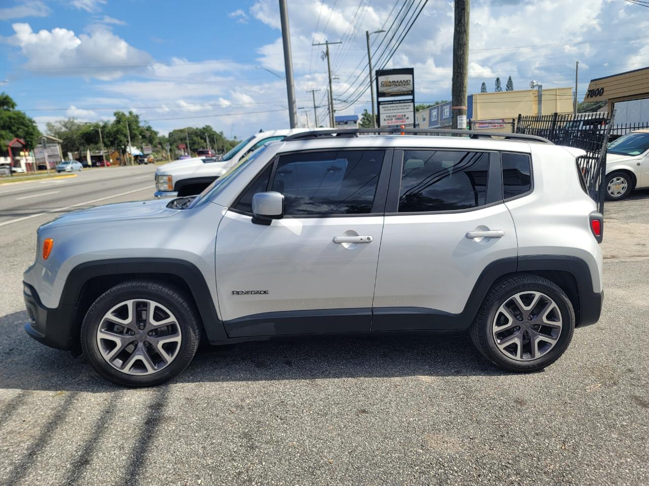 Jeep Renegade Latitude 4D SUV FWD 2015