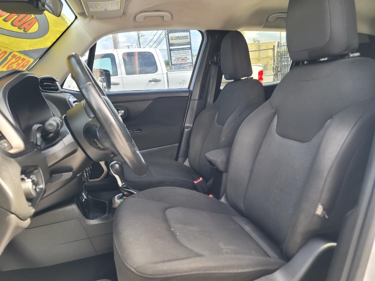 Jeep Renegade Latitude 4D SUV FWD 2015