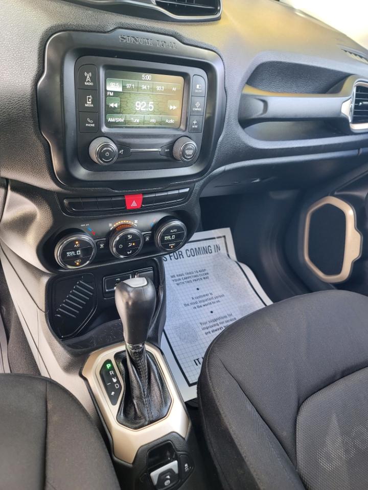 Jeep Renegade Latitude 4D SUV FWD 2015
