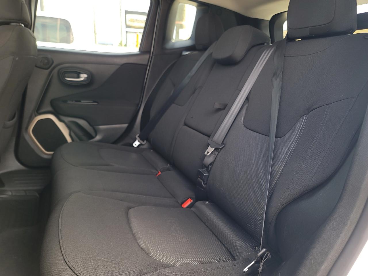Jeep Renegade Latitude 4D SUV FWD 2015