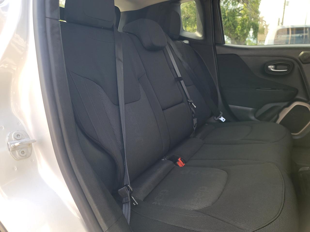 Jeep Renegade Latitude 4D SUV FWD 2015