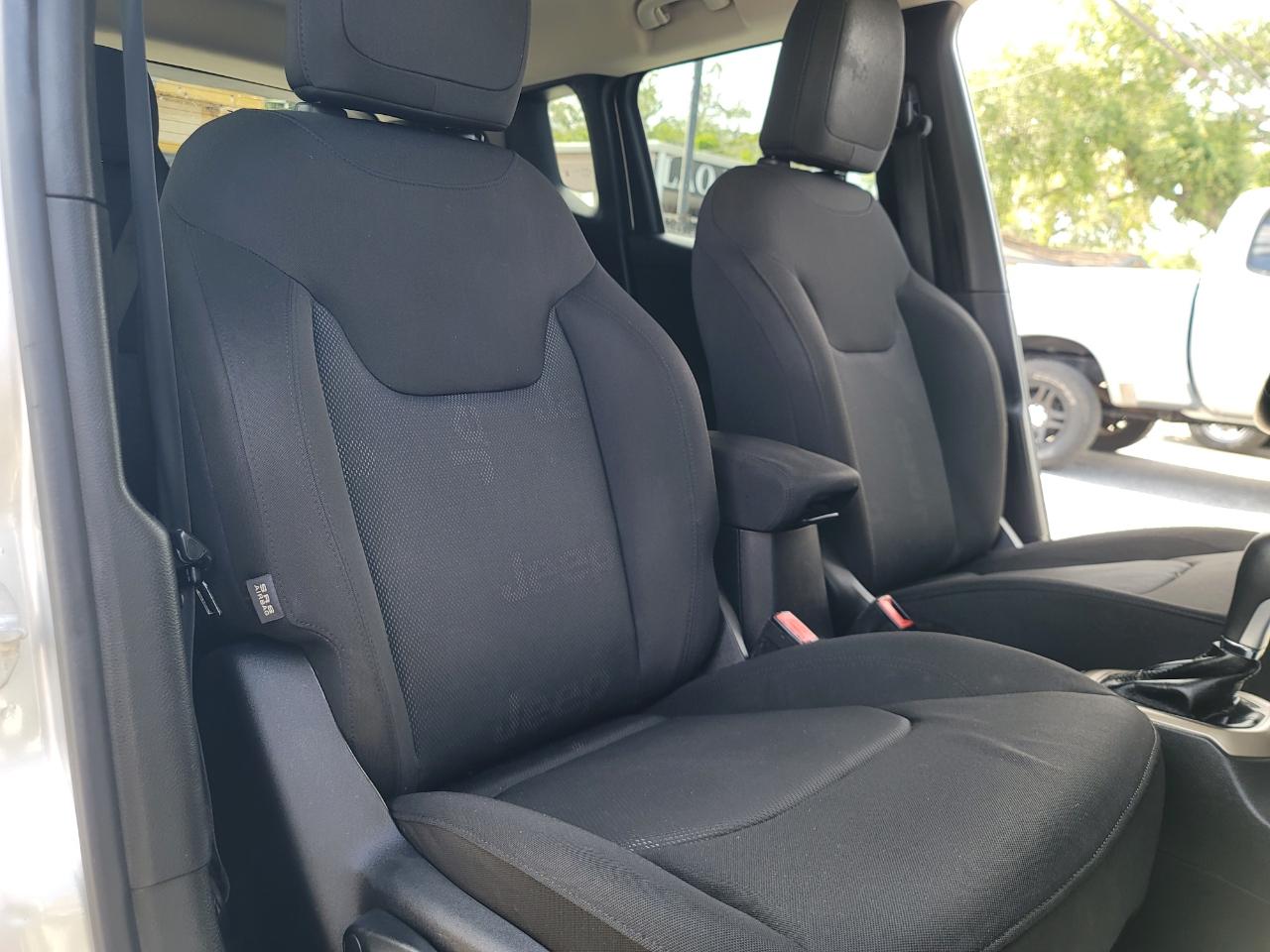 Jeep Renegade Latitude 4D SUV FWD 2015