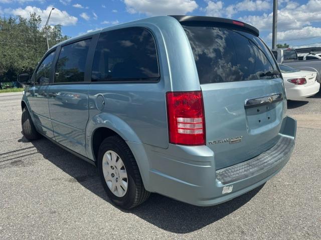 Chrysler Town & Country LX 2008